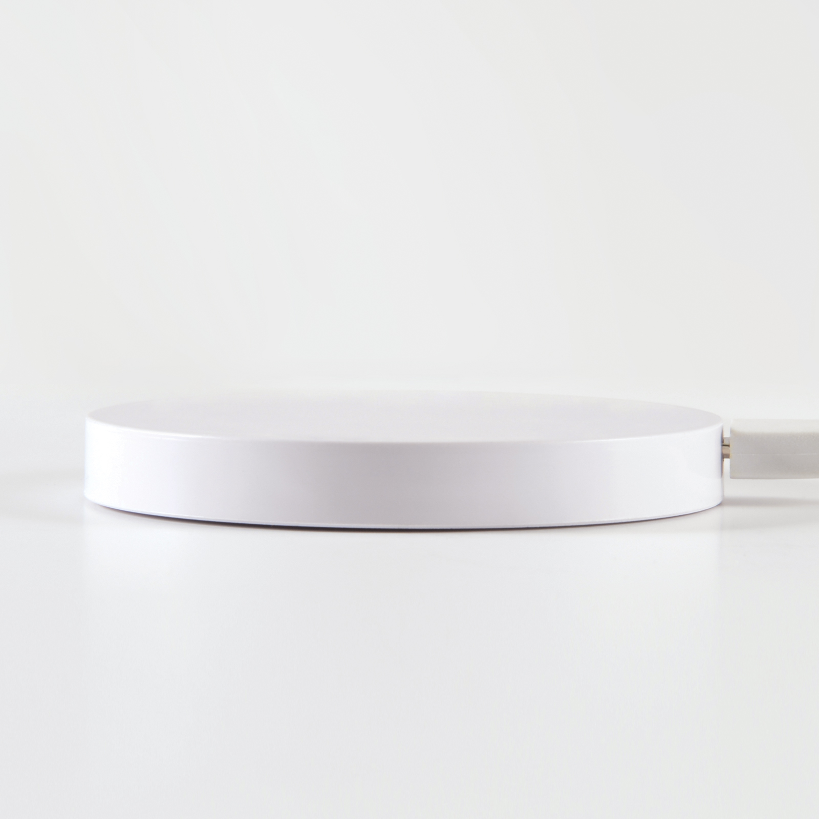 Arc Round Wireless Charger - 49835_129861.jpg