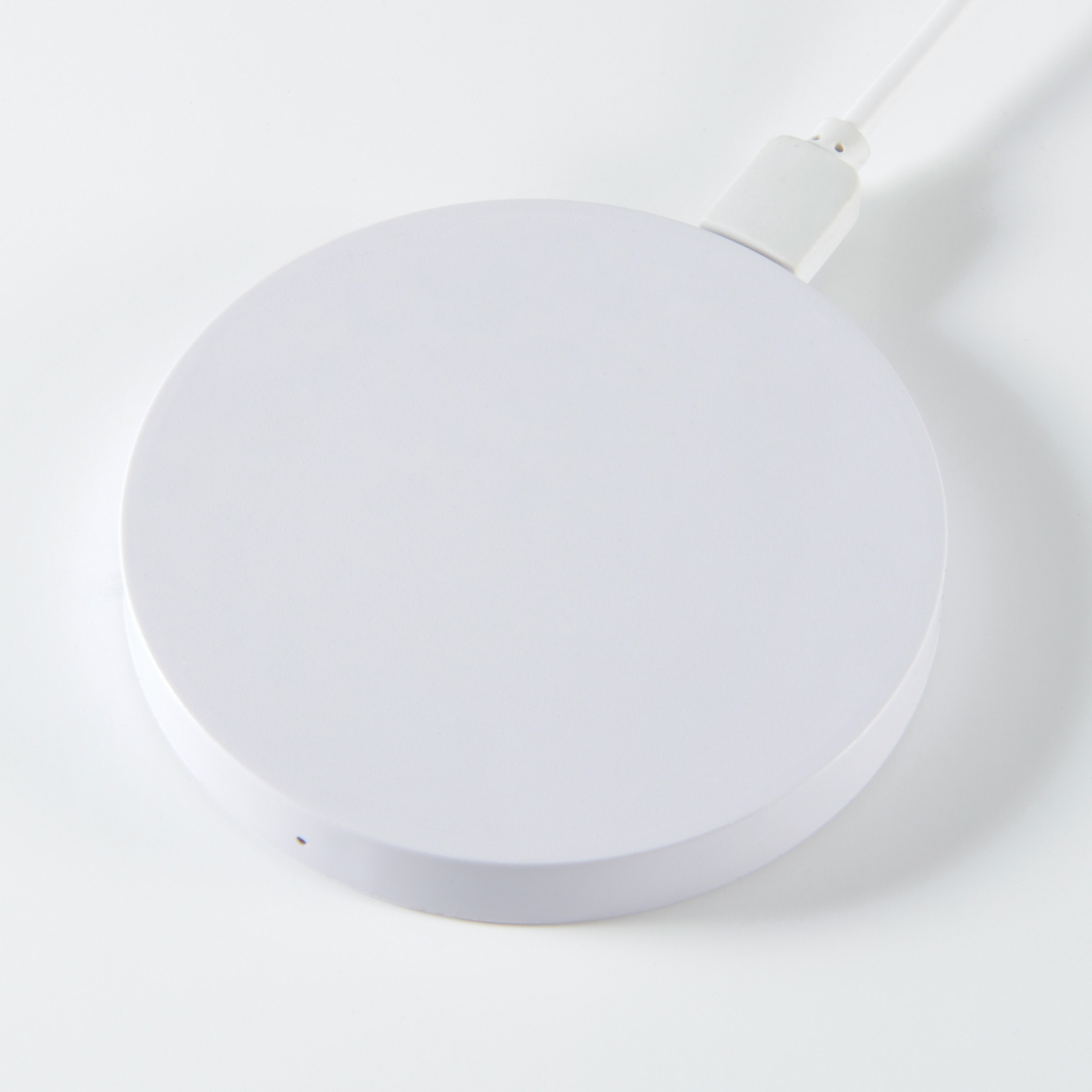 Arc Round Wireless Charger - 49835_130351.jpg