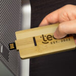 Bamboo Credit Card Flash Drive 8GB - 66326_126482.jpg